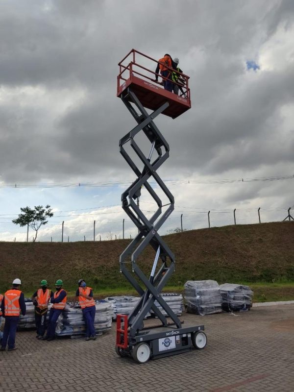 Plataforma Pantográficas 12m: Como as Plataformas Elevatórias Transformam Eventos em Experiências Inesquecíveis