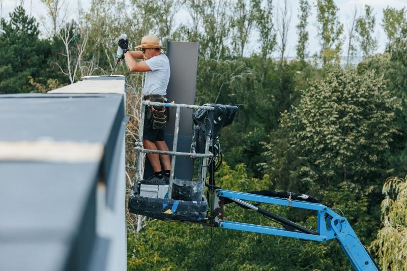 Locação de Plataformas para Manutenção de Galpões Logísticos